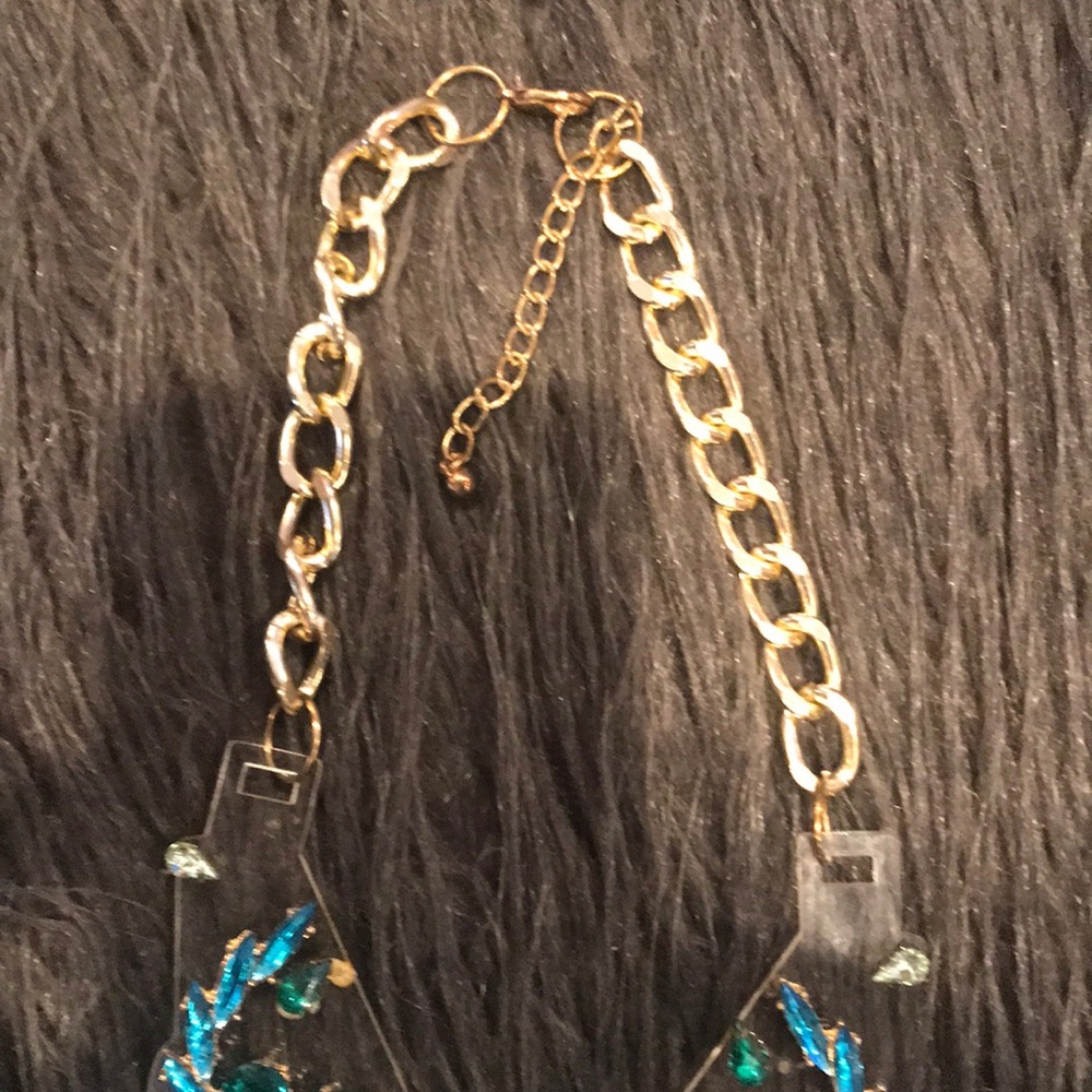 Beautiful gold necklace - Picture 2 of 3